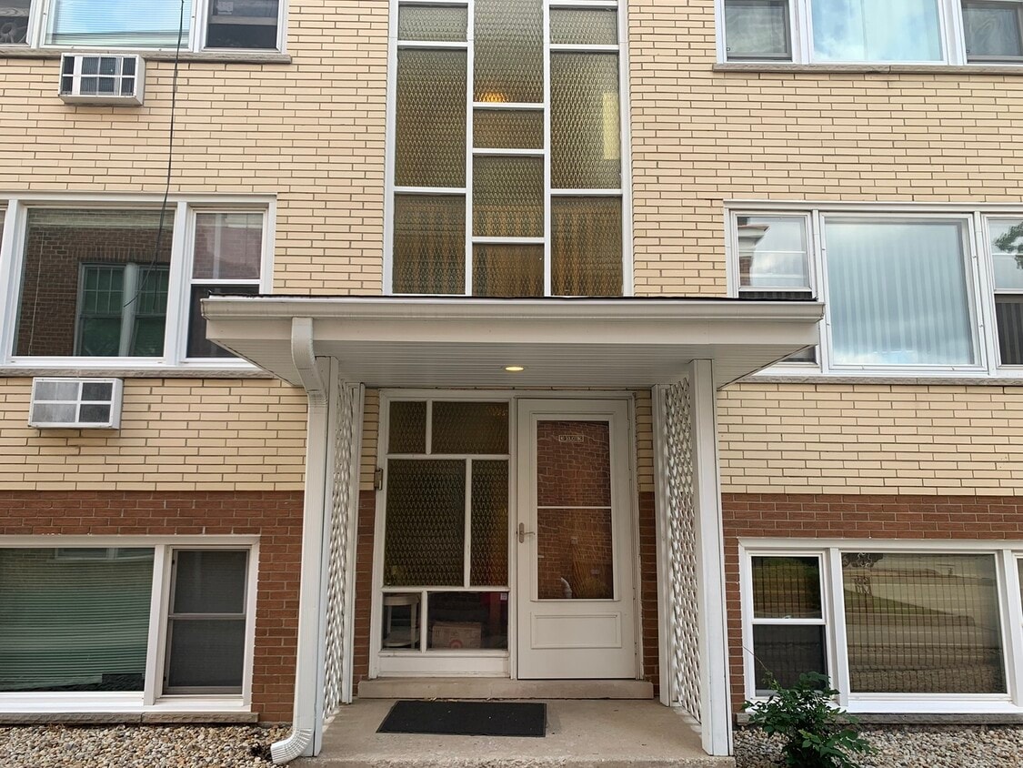 1411 W Cossitt Ave Unit 1A, La Grange, IL 60525 Condo for Rent in La