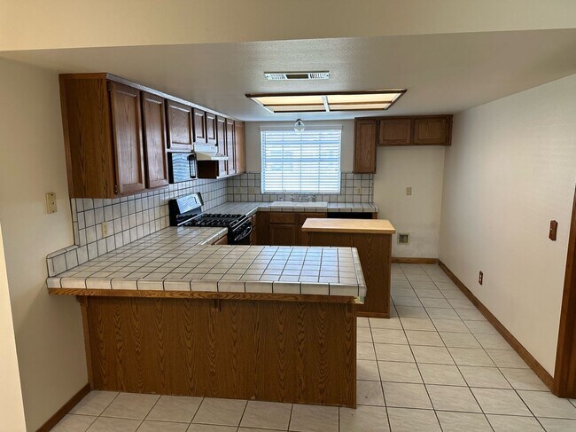 Foto del edificio - 5145 W Iris Ct