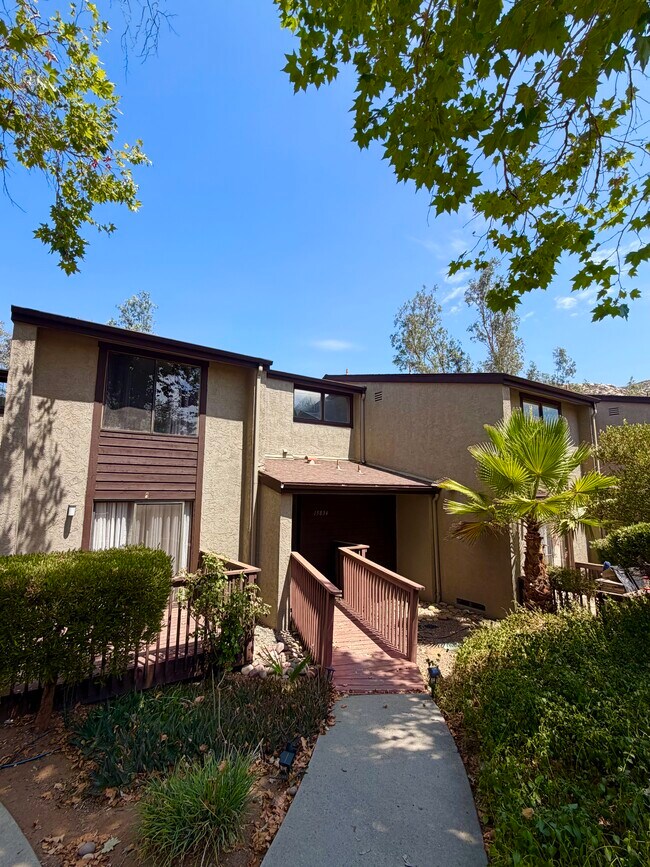 Foto del edificio - 15834 Davis Cup Ln