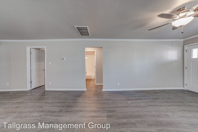 Foto del edificio - 2626 E 8th St
