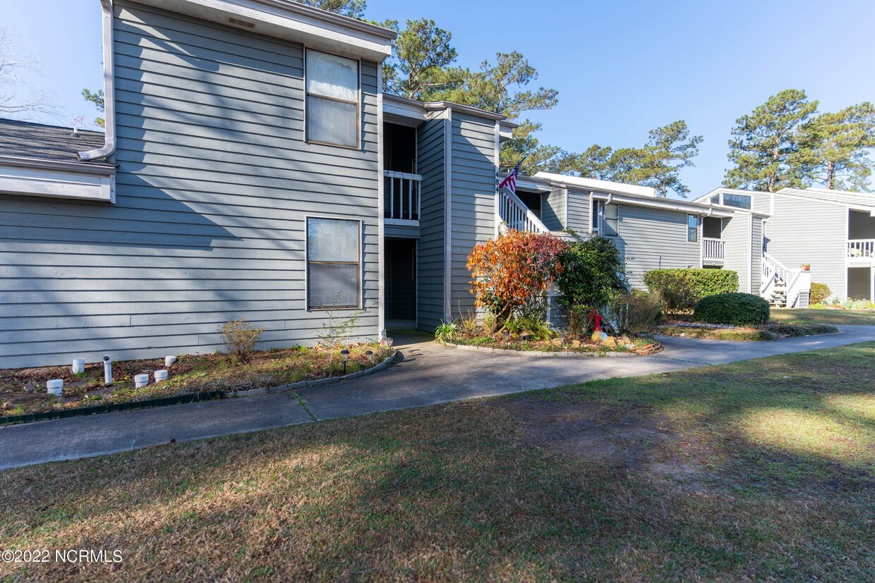 Primary Photo - 702 Azalea Dr