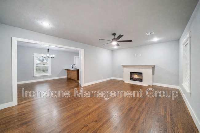 Building Photo - 1608 N Boston Pl