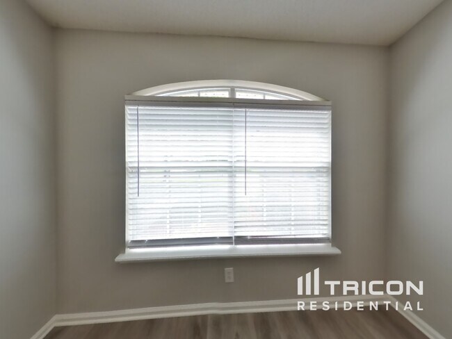 Foto del edificio - 1127 Summer Springs Drive