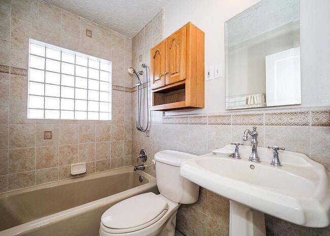 Building Photo - 2185 Mabey Dr