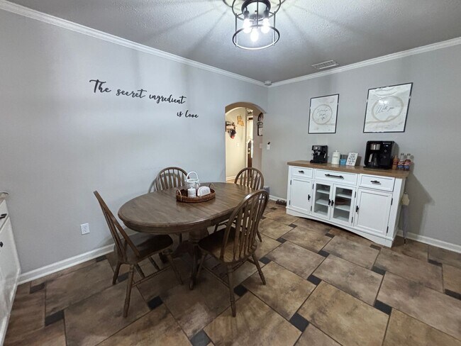 Foto del edificio - 4 BEDROOM IN NORTH  BOSSIER