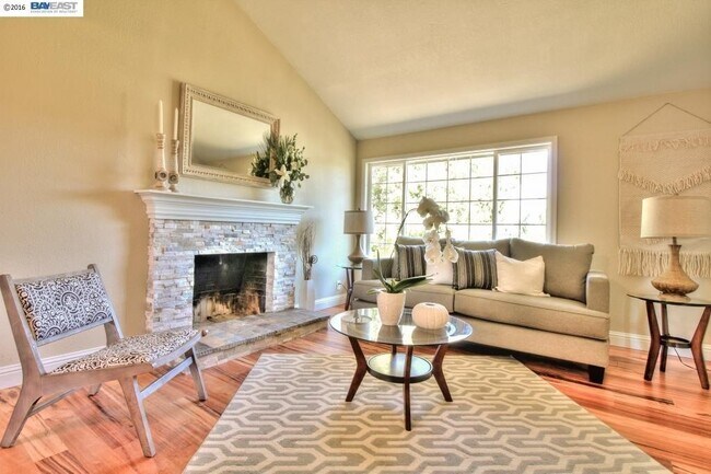 Building Photo - $3,690 / 4 BR - GORGEOUS REMODELED NEWARK ...