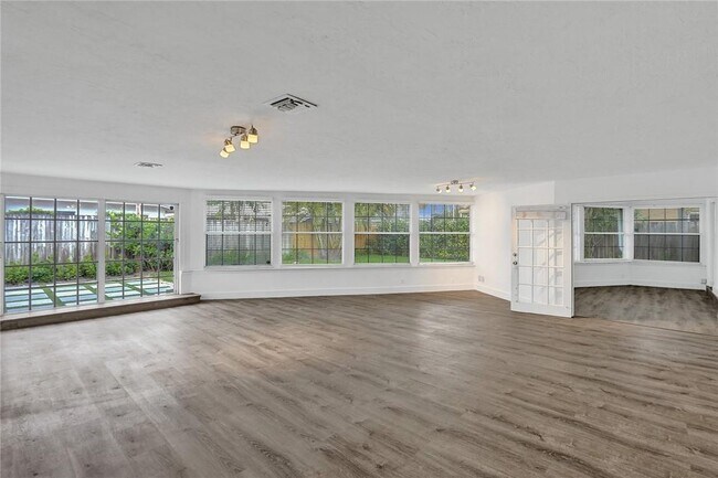 Foto del edificio - 5981 NE 22nd Way
