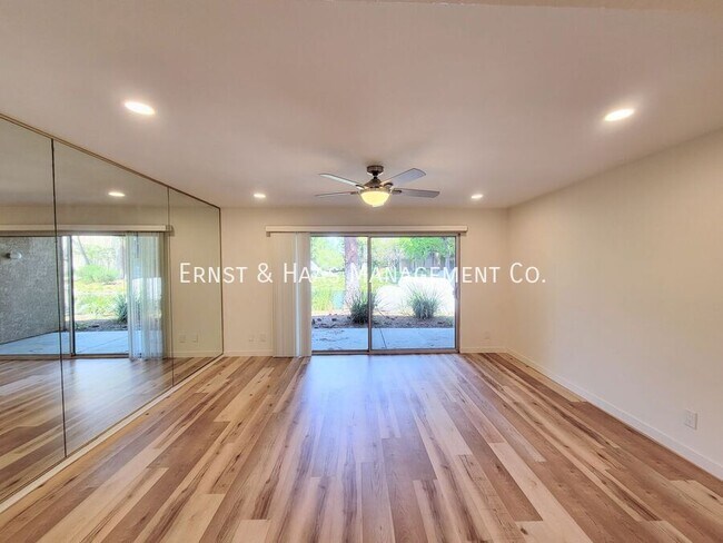 Foto del edificio - 7890 E Spring St