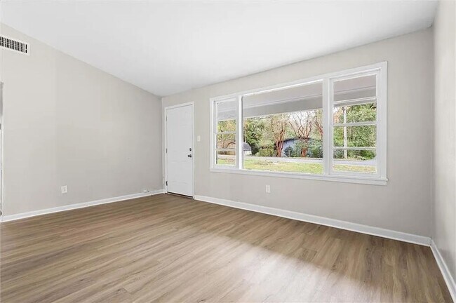 Foto del edificio - 3 bed 1.5 bath Stunner in Mobile