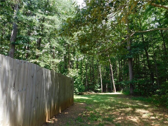 Building Photo - 576 Greenwood Park Way