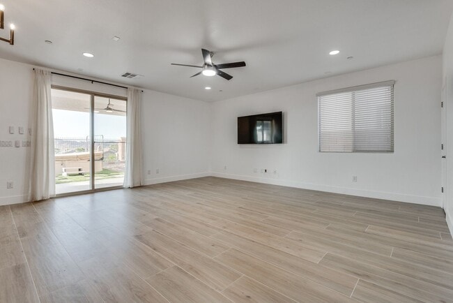 Building Photo - Welcome to your dream home located in the prestigious guard-gated community of Tuscany in Henderson!