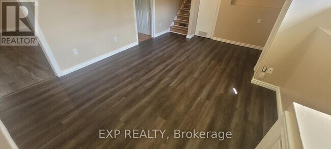 Photo du bâtiment - 350 Tampa Dr