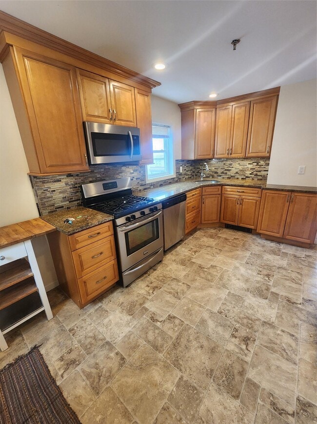 Building Photo - 632 Piermont Ave