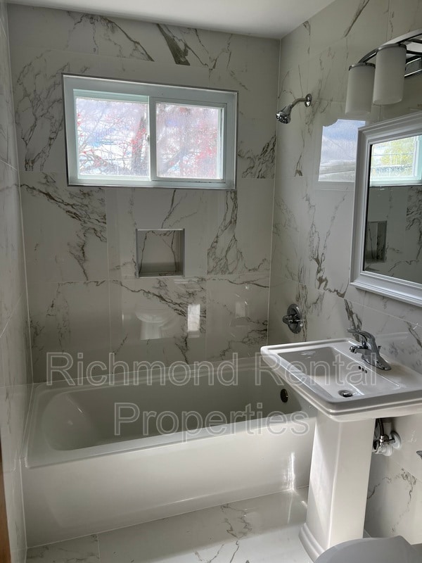 Foto del edificio - 9505 Nandina Dr