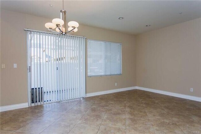 Building Photo - 2772 N Blackburn Dr