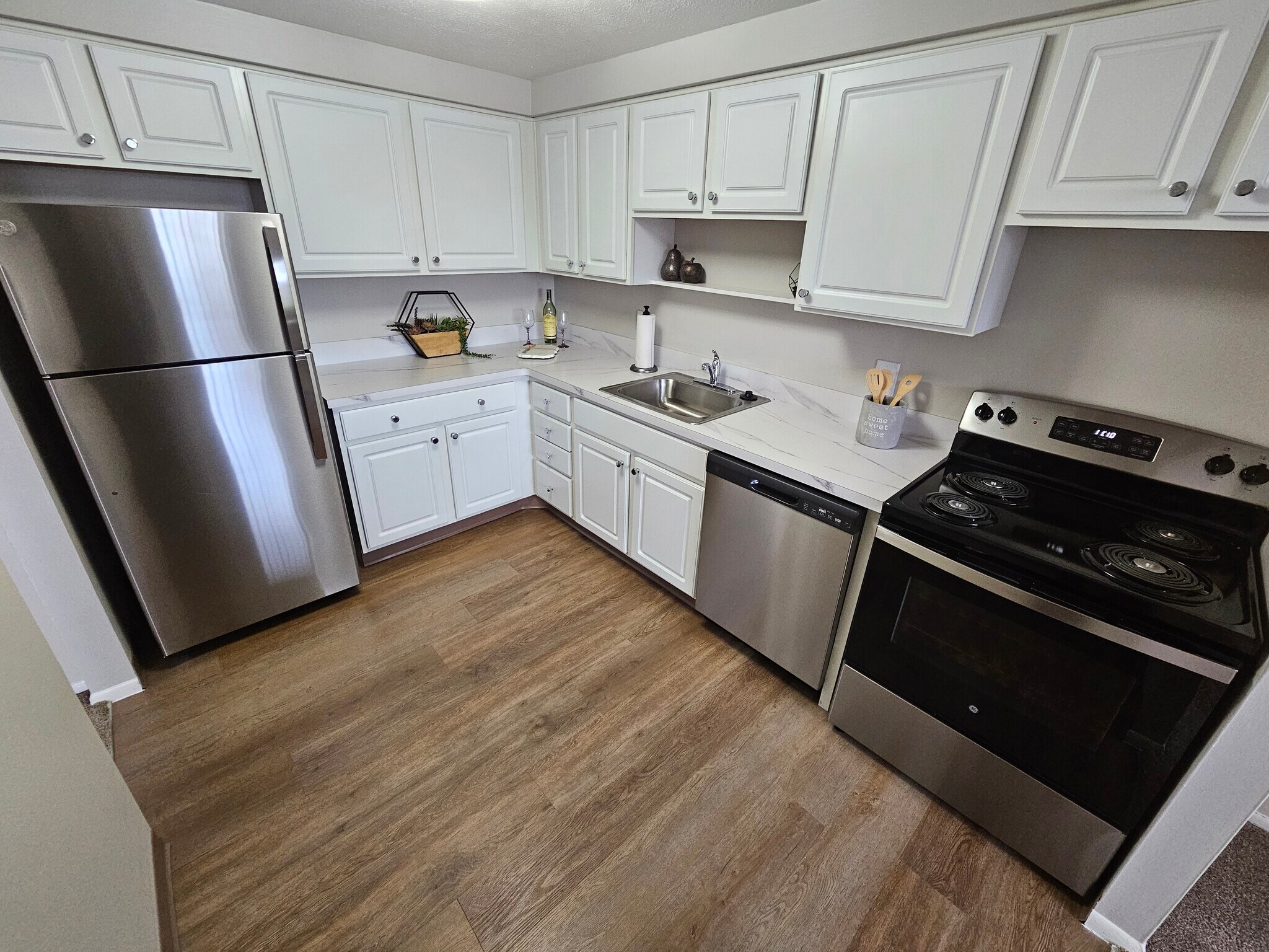 Camelot Apartments – photo 1 of 30