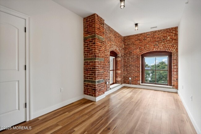 Building Photo - 179 Chelsea Ave