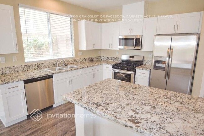 Foto del edificio - 646 Pinetop Lake St