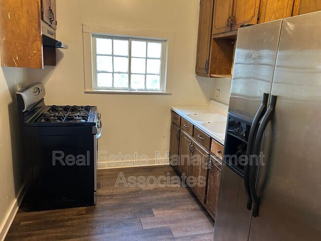 Foto del edificio - 324 W Poplar St