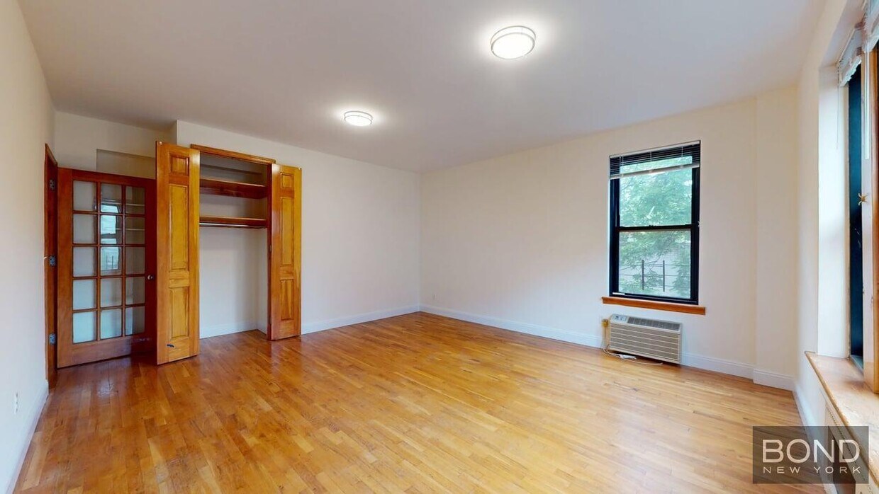 Foto principal - 200 Riverside Dr