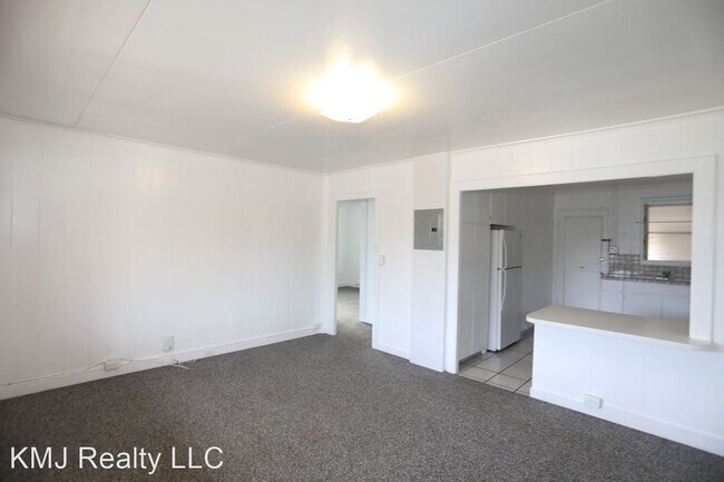 Building Photo - 2 br, 1 bath House - 2970 Varsity Cir., #C