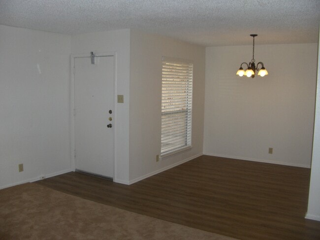 Building Photo - 4257 Family Tree