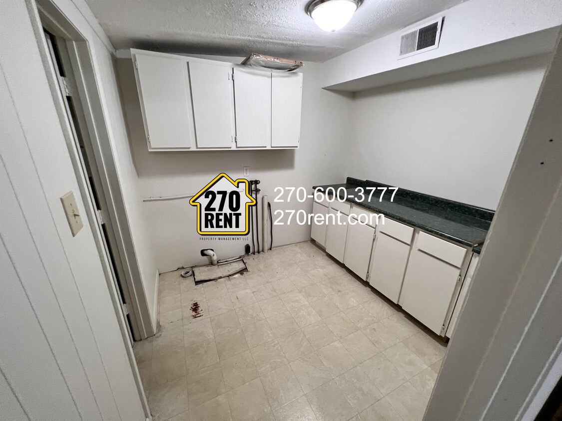 138 Broadway Street, Apt C Unit 138C1, Brandenburg, KY 40108 Room