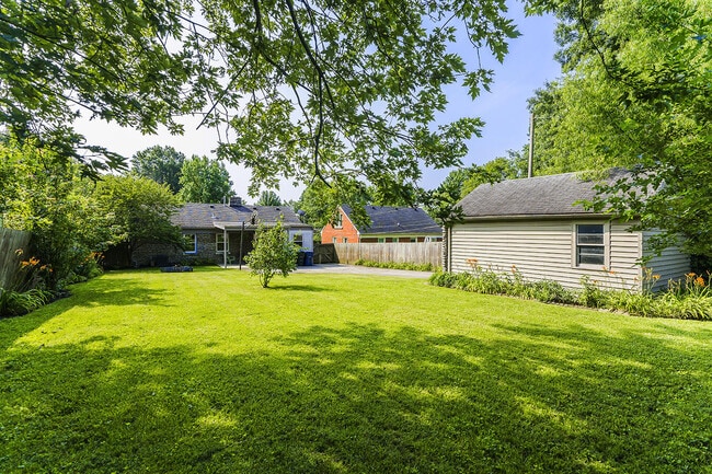 Building Photo - 141 St James Dr