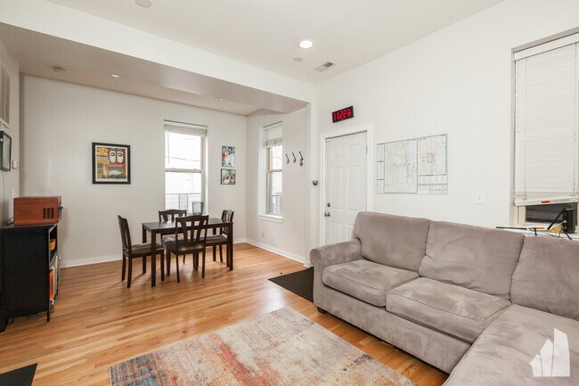 Foto del edificio - 1510 N Greenview Ave