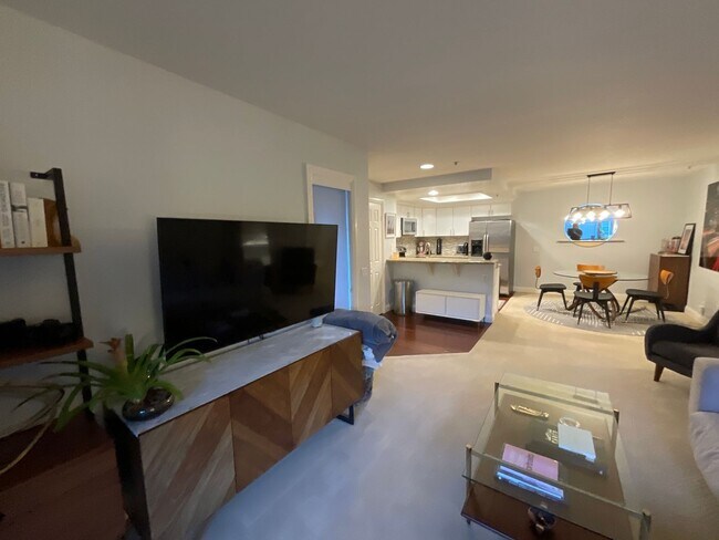 Foto del edificio - Mandevilla's: Upper 2 Bedroom 2 Bath Condo