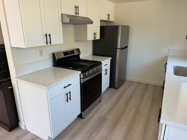 Building Photo - Vista Glen Apartments