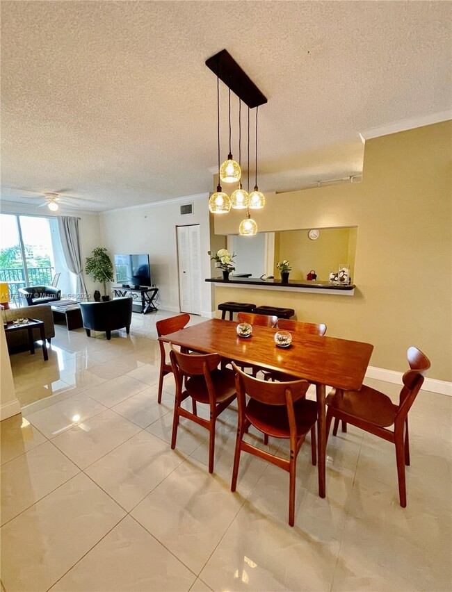 Foto del edificio - 17150 N Bay Rd