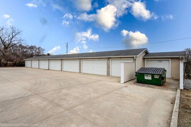 Building Photo - 3305 Sunset Ave