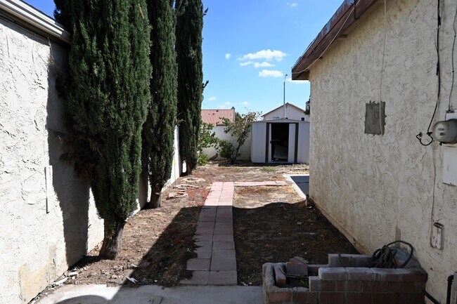 Foto del edificio - 37618 Cluny Ave