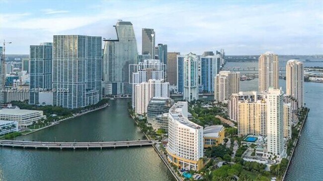 Foto del edificio - 801 Brickell Key Blvd