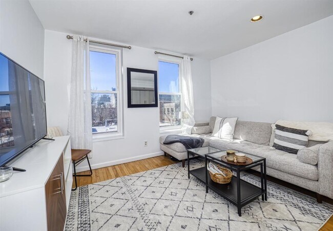 Building Photo - 457 2nd St