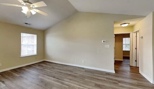 Foto del edificio - 437 Ruby Oaks Ln