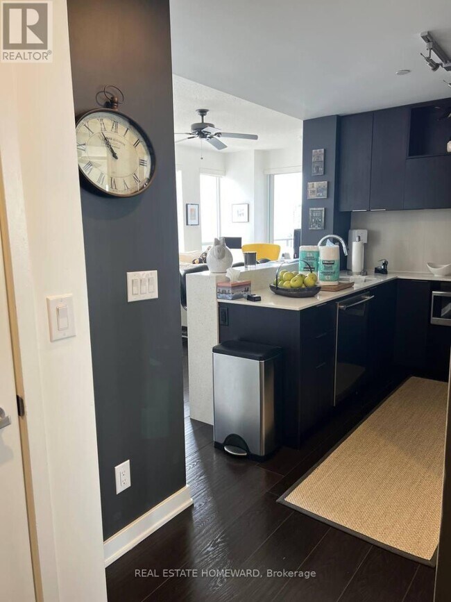 Building Photo - 170 Sumach St