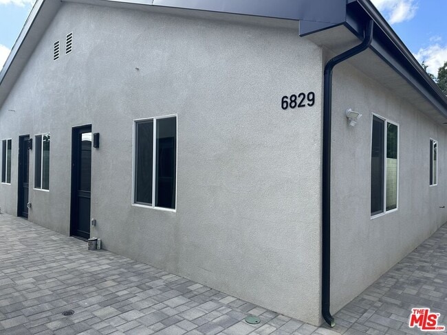 Foto del edificio - 6831 Bellaire Ave