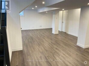 Building Photo - 440 Paliser Crescent N