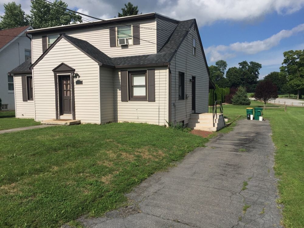Primary Photo - 4 Bedroom Home in CV Schools