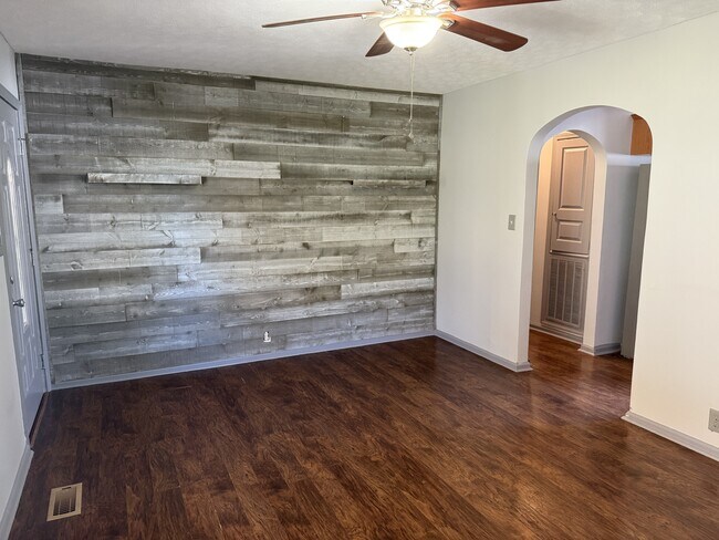 Foto del edificio - 602 Mitchell Dr