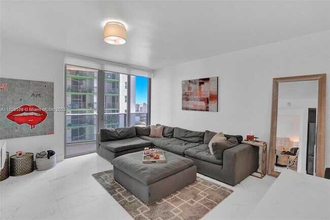 Foto del edificio - 488 NE 18th St