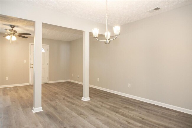 Foto del edificio - $400 Move In Special: Newly Renovated 3/2 Townhome in Quiet Decatur Neighborhood!