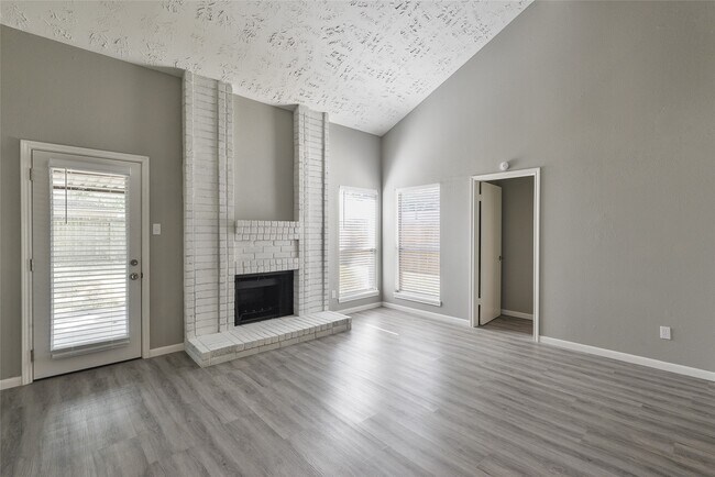 Foto del edificio - 5514 Dove Forest Ln