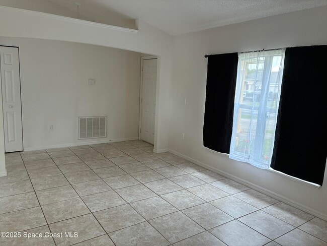 Foto del edificio - 117 Hillock Ave NW