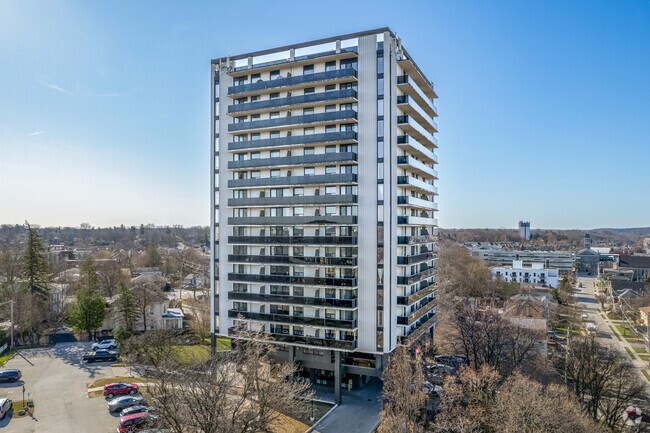 Photo du bâtiment - Cambridge Park Apartments