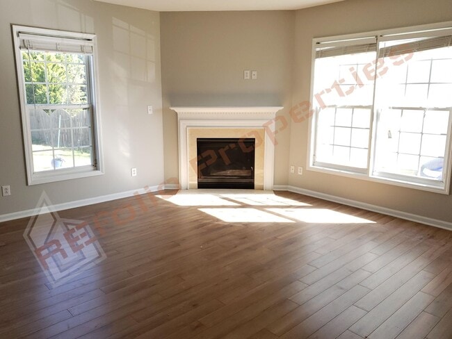 Building Photo - Lovely 4 Bedroom, 2.5 Bath Single-Family H...