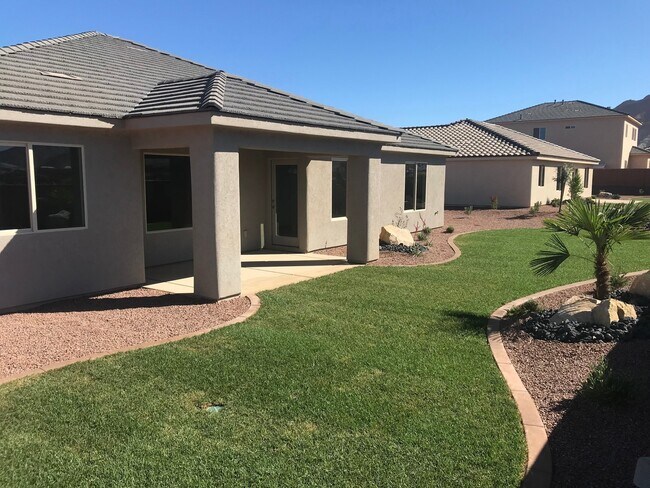 Building Photo - Beautiful Like New 4 bedroom home in Washi...