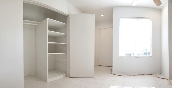 Foto del edificio - 8108 Langdon Ave